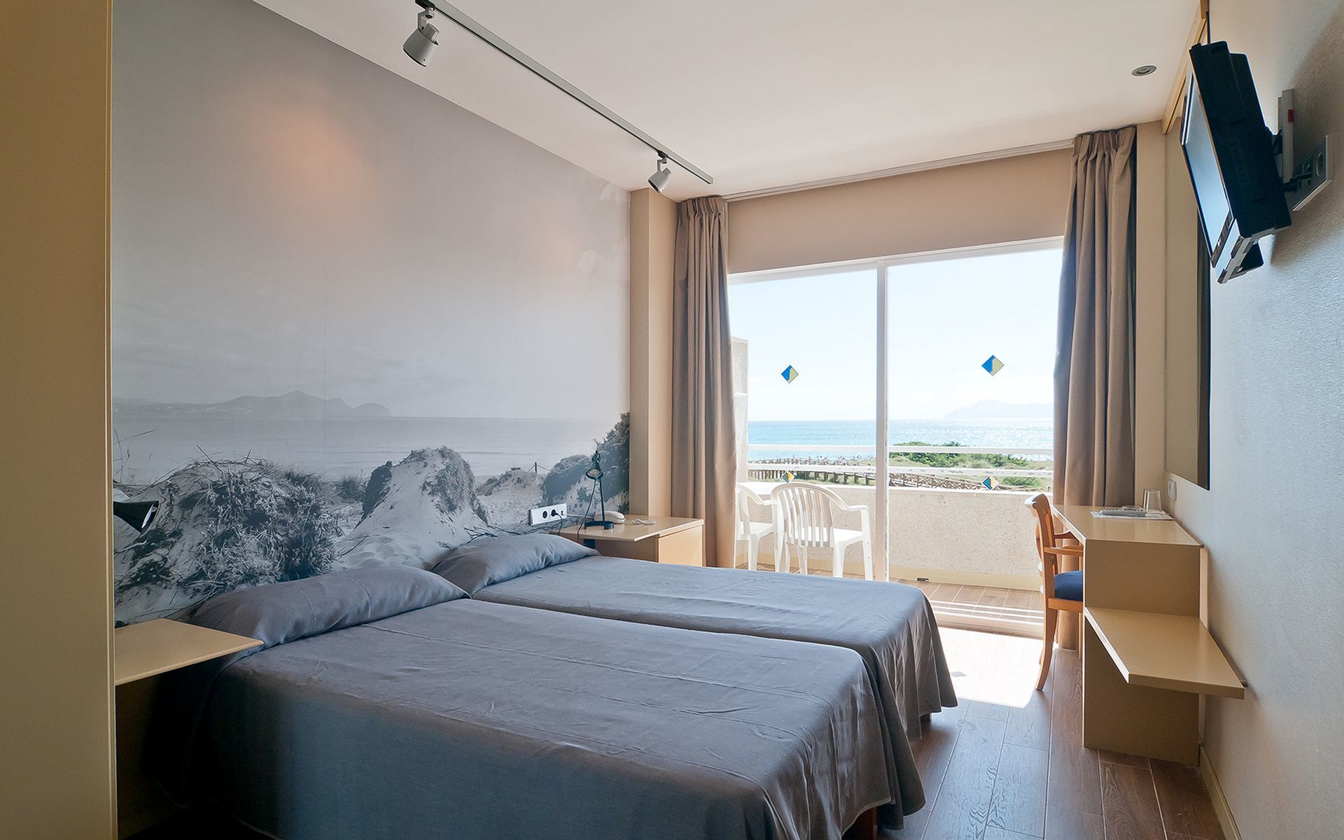 Aparthotel Eix Platja Daurada & 4*