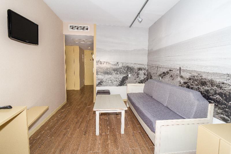 Aparthotel Eix Platja Daurada & 4*